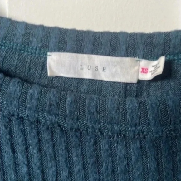 Lush Top - Picture 2 of 4